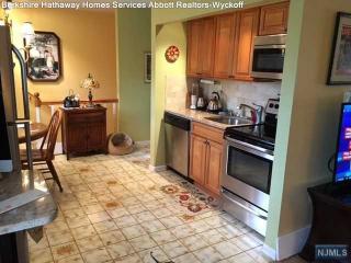 612 High Mountain Rd, Franklin Lakes, NJ 07417-2913
