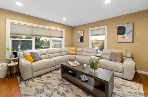 7242 Stanford Ave, La Mesa, CA 91942-8760