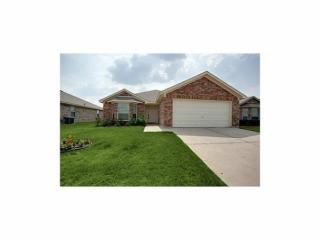 1324 Sierra Blanca Dr, Burleson TX  76028-6851 exterior