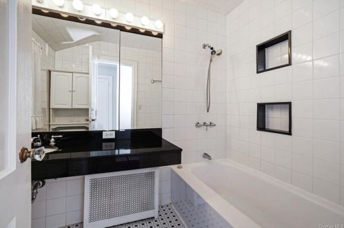 23 Lewis Ave, Hartsdale NY  10530-2803 exterior