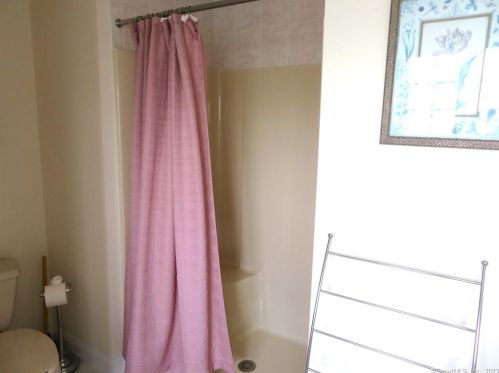 7 Balsam Rdg Cir, Wallingford CT 06492-4377 exterior