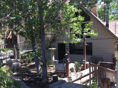 1014 White Mountain Dr, Big Bear City, CA 92314-8970
