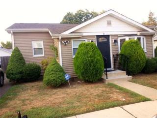 6 Aldrich St, East Brunswick NJ  08816-2120 exterior
