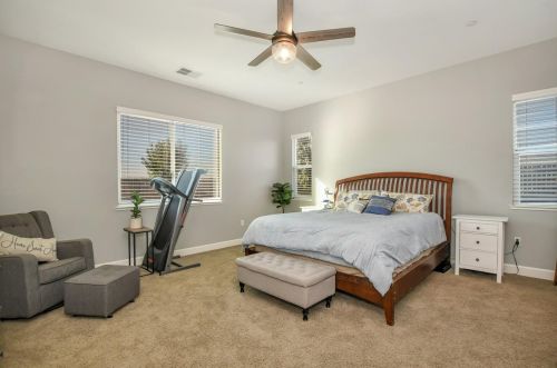 1870 Woodward Ave, Manteca CA  95337-8907 exterior