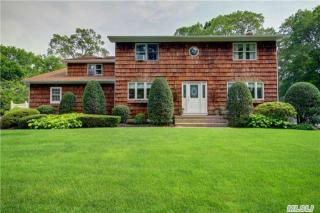 6 6th Ave, Smithtown, NY 11787-4511