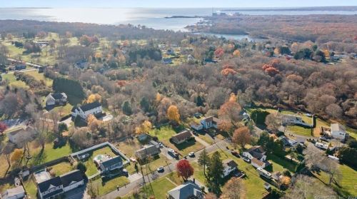 22 Deerfield Rd, Waterford, CT 06385-3302