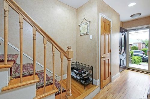 2370 Woodhull Ave, Bronx, NY 10469-6317