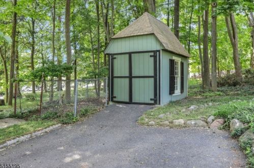 200 Mtn Way, Greystone Park NJ  07950-1905 exterior