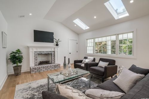 53 Winkle Point Dr, Northport NY  11768-1154 exterior