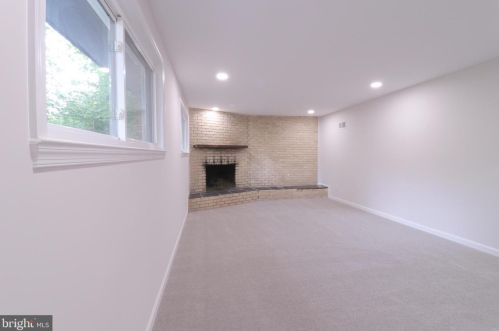 7816 Glenister Dr, Springfield VA  22152-2006 exterior