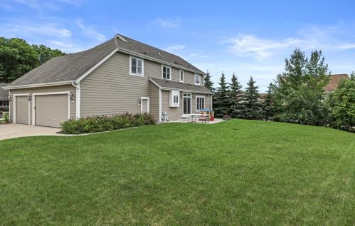 902 Abby Rd, West Bend, WI 53095-4669