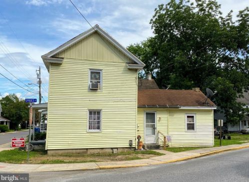 304 5th St, Laurel, DE 19956-1527