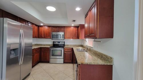 6003 Hollow Dr, Naples, FL 34112-2923