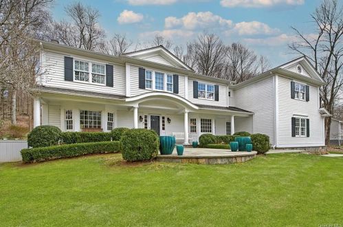 15 Whitlaw Close, Chappaqua, NY 10514-1011