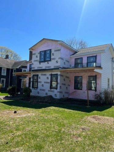 10 Smith St, Center Moriches, NY 11934-2524