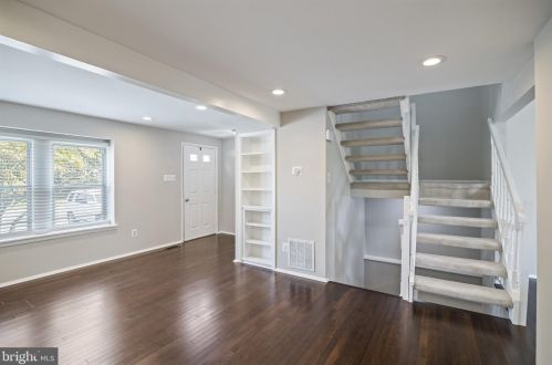 3515 Belfry Ln, Woodbridge, VA 22192-4348