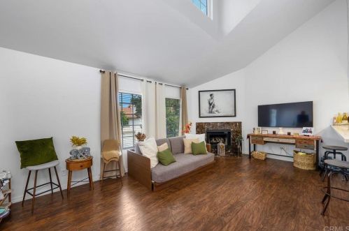 338 Windy Ln, Vista, CA 92083-5765