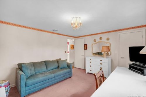 43 Walnut Ln, Northford CT  06472-1128 exterior
