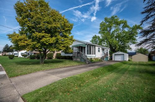 1099 Haig St, Hermitage, PA 16146-2856