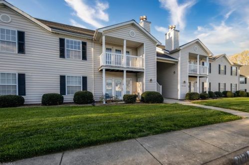 7143 Friendly Ave, Greensboro, NC 27410-6378
