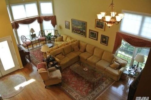 144 Sagamore Dr, Hicksville, NY 11803-1524