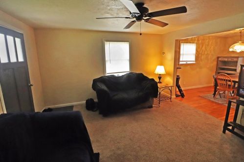 344 Cedar St, Jeannette, PA 15644-2520