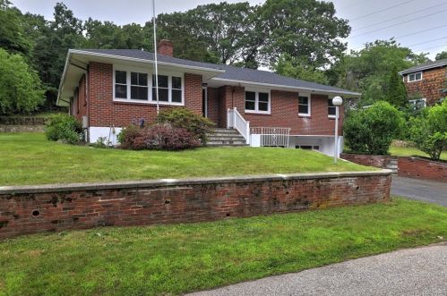 65 Ridgebrook Dr, Bridgeport CT  06606-1925 exterior