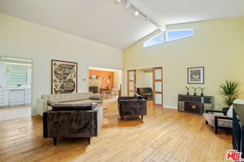 3674 Willowcrest Ave, North Hollywood, CA 91604-3920