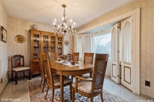 76 Shelbourne Ln, New Hyde Park NY  11040-1044 exterior