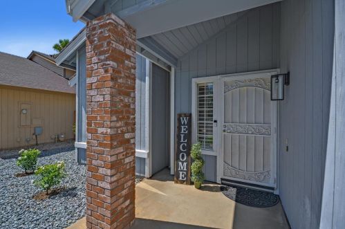 5941 Laguna Park Dr, Elk Grove, CA 95758-4850