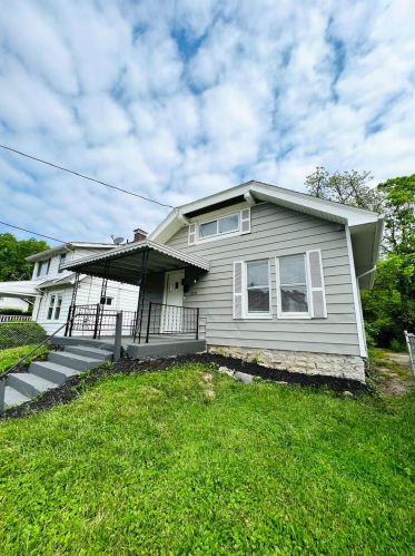 2054 Hewitt Ave, Cincinnati, OH 45207-1927