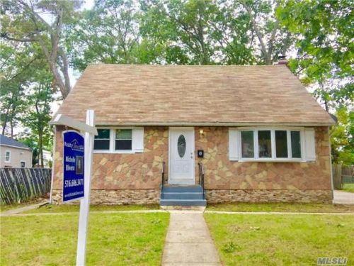 5 Mcclellan Pl, Roosevelt, NY 11575-2225