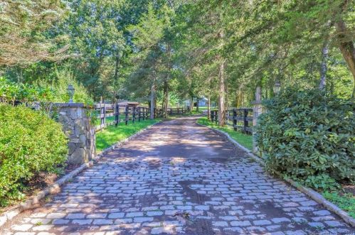 75 Honeysuckle Hill Ln, Bridgeport CT  06612-1145 exterior