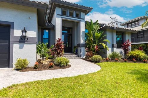 673 Spinnaker Dr, Marco Island, FL 34145-1820