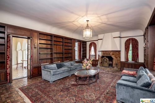 501 Vine St, Victoria TX exterior