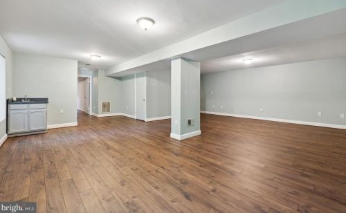 11831 Parliament Dr, Woodbridge VA  22192-1006 exterior