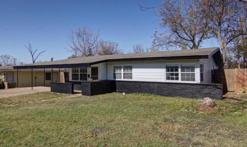 1421 Rolling Hills Dr, Graham TX  76450-3701 exterior