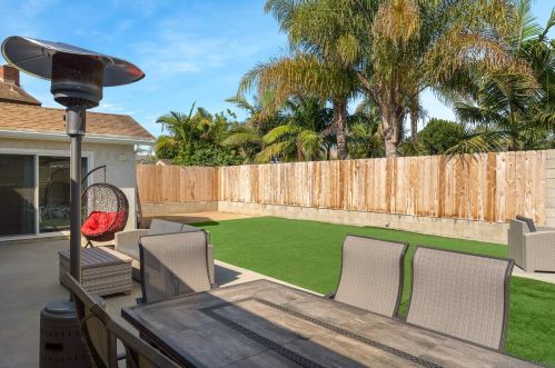 6342 Farley Dr, San Diego CA  92122-3025 exterior