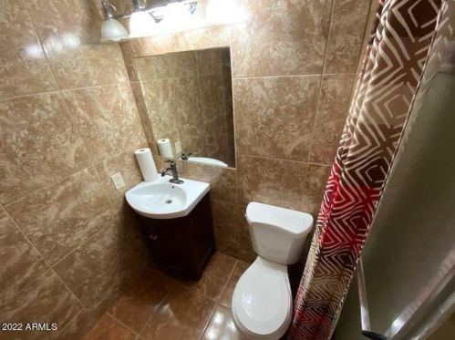 5245 Country Gables Dr, Glendale AZ  85306-3921 exterior