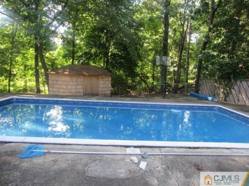 318 Overbrook Rd, Piscataway, NJ 08854-5532
