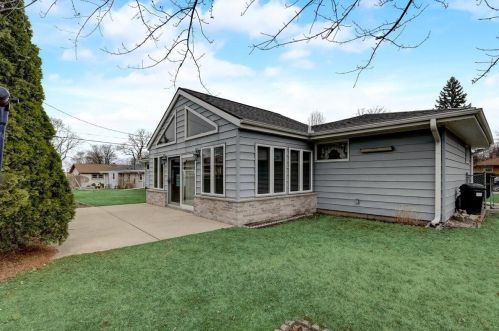 10517 Manitoba St, Milwaukee, WI 53227-3541