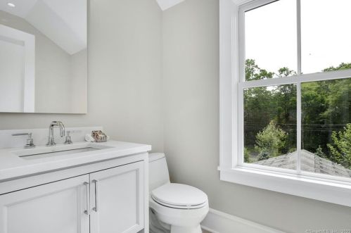289 Wahackme Rd, New Canaan CT  06840-3935 exterior
