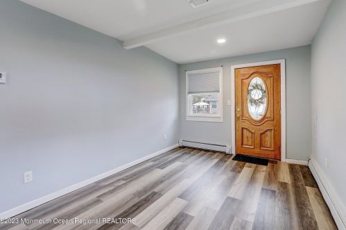 127 Cedar Ave, Middletown NJ  07748-5503 exterior