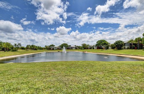 33 Crossings Cir, Boynton Beach FL  33435-2179 exterior