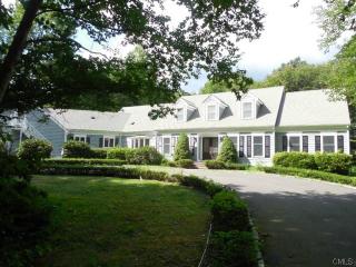 58 Bethany Woods Rd, New Haven, CT 06524-3103