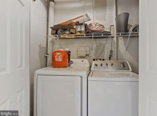 605 Warrenton Ter, Leesburg VA  20176-2466 exterior