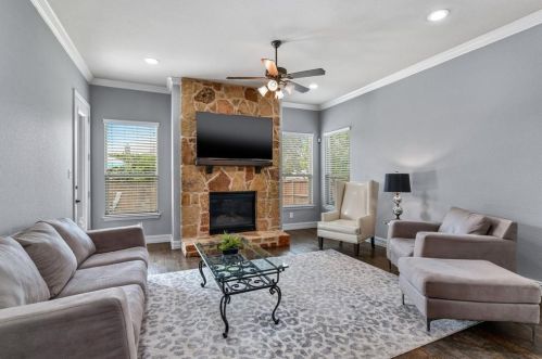 1155 Sunlight Dr, Lewisville TX  75028-4051 exterior