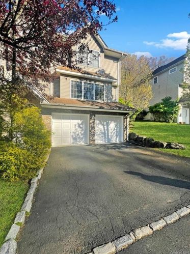 18 Hillside Ln, Valley Cottage, NY 10989-1896