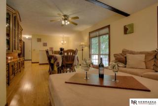 3714 Burr Oak Dr, Bellevue, NE 68123-2217