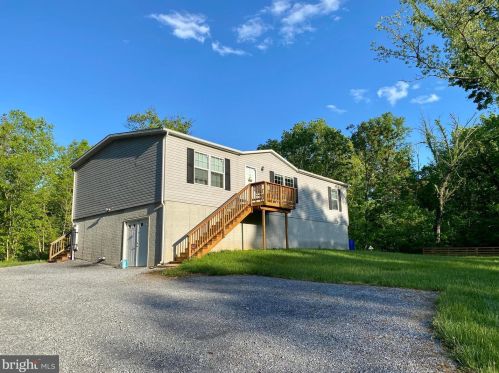 205 Triple Oak Dr, Falling Waters, WV 25419-7624